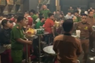 “Đột kích” vũ trường bậc nhất quận 5, phát hiện 27 người có ma tuý