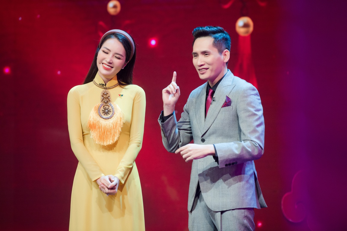 Á hậu Thụy Vân cầu cứu NTK Đức Vincie giữa đêm - 4 Á hậu Thụy Vân cầu cứu NTK Đức Vincie giữa đêm - 4