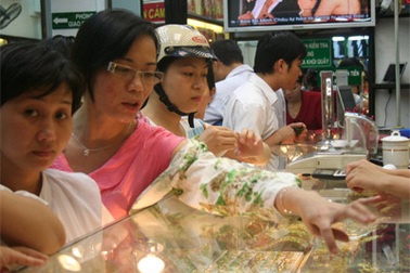 Giá vàng tiếp tục đi xuống