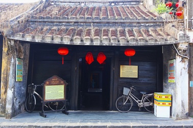 Khám phá ngôi nhà bằng gỗ lim của thương nhân giàu có một thời