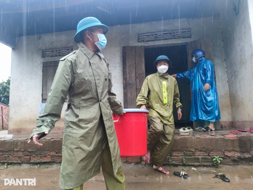 Mưa to, gió lớn, nhiều xã mất điện, nguy cơ sạt lở cao ở Bắc Tây Nguyên - 1 Mưa to, gió lớn, nhiều xã mất điện, nguy cơ sạt lở cao ở Bắc Tây Nguyên - 1