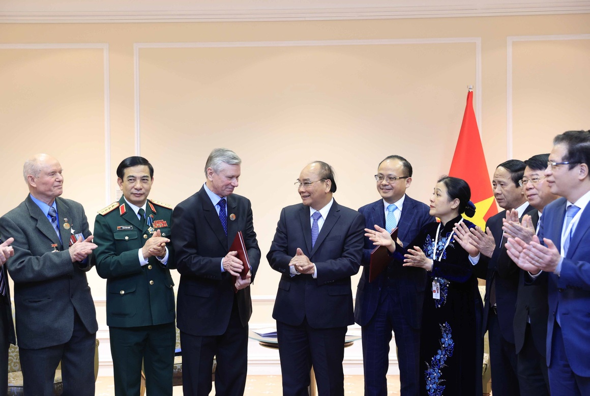 Chủ tịch nước Nguyễn Xuân Phúc kết thúc tốt đẹp chuyến công du châu Âu - 11 Chủ tịch nước Nguyễn Xuân Phúc kết thúc tốt đẹp chuyến công du châu Âu - 11