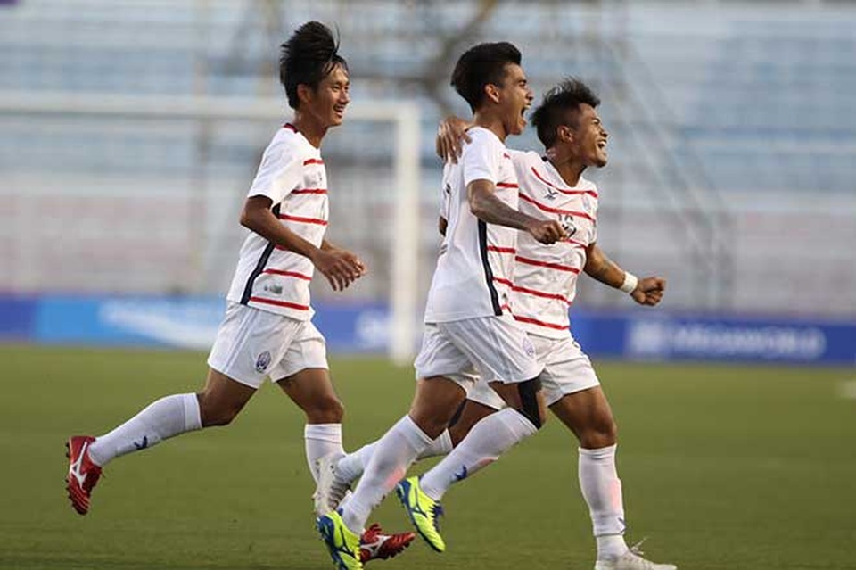 Hạ gục U22 Malaysia, U22 Campuchia lần đầu tiên lọt vào bán kết SEA Games - 2 Hạ gục U22 Malaysia, U22 Campuchia lần đầu tiên lọt vào bán kết SEA Games - 2
