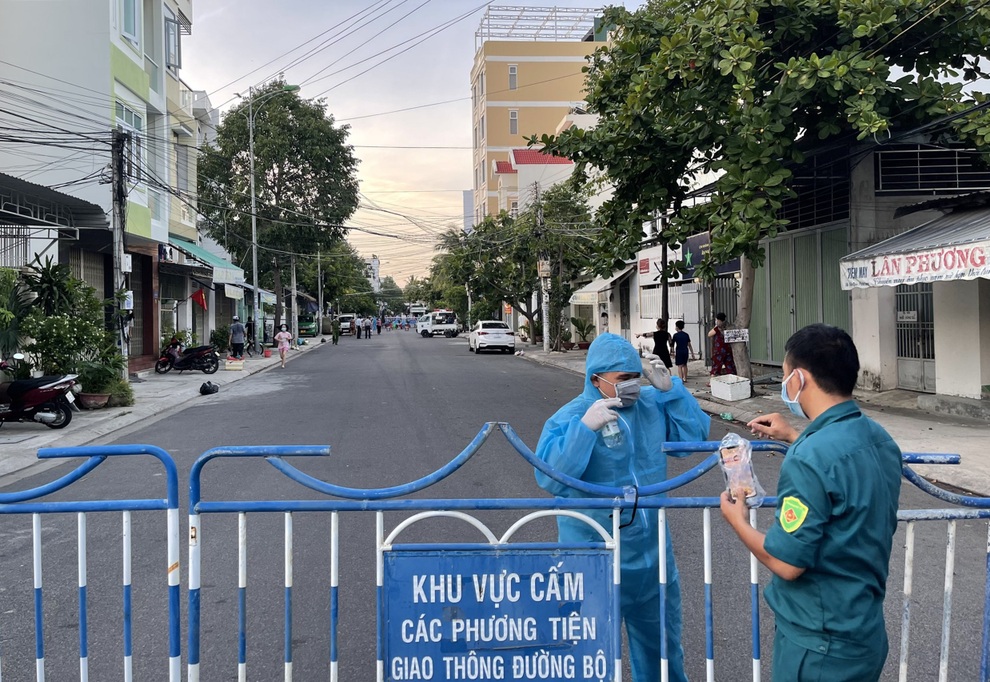 Hai tỉnh phong tỏa nhiều khu dân cư, bệnh viện vì một ca mắc Covid-19 - 4 Hai tỉnh phong tỏa nhiều khu dân cư, bệnh viện vì một ca mắc Covid-19 - 4