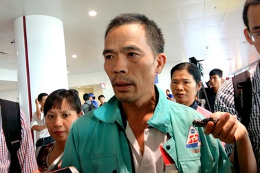 Simco Sông Đà ứng trước 80.000 USD đưa lao động VN về nước.