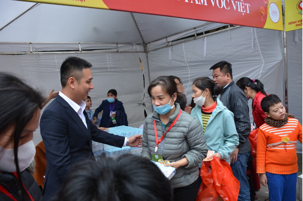 Ấm lòng Hội chợ xuân 0 đồng dành tặng bệnh nhân về quê ăn Tết - 1 Ấm lòng Hội chợ xuân 0 đồng dành tặng bệnh nhân về quê ăn Tết - 1