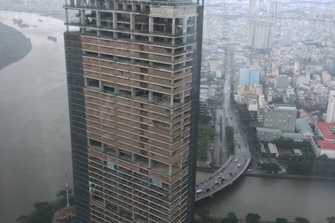 Cận cảnh cao ốc "làm xấu diện mạo" TPHCM vừa bị thu giữ vì nợ 7.000 tỷ đồng
