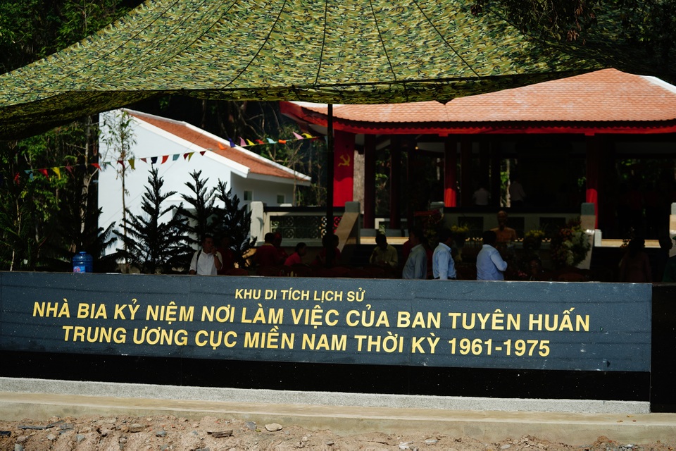 Khoác áo mới cho nhà bia kỷ niệm Ban Tuyên huấn Trung ương Cục miền Nam - 1 Khoác áo mới cho nhà bia kỷ niệm Ban Tuyên huấn Trung ương Cục miền Nam - 1