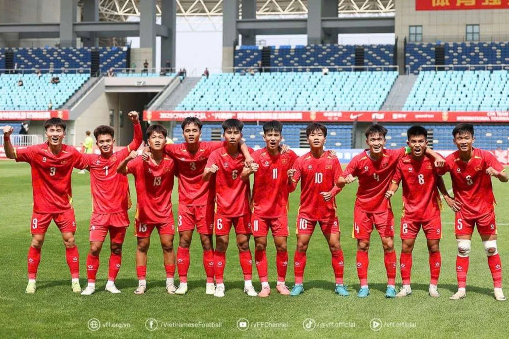 Thi đấu quả cảm dưới nắng nóng, U16 Việt Nam đánh bại Saudi Arabia - 1 Thi đấu quả cảm dưới nắng nóng, U16 Việt Nam đánh bại Saudi Arabia - 1