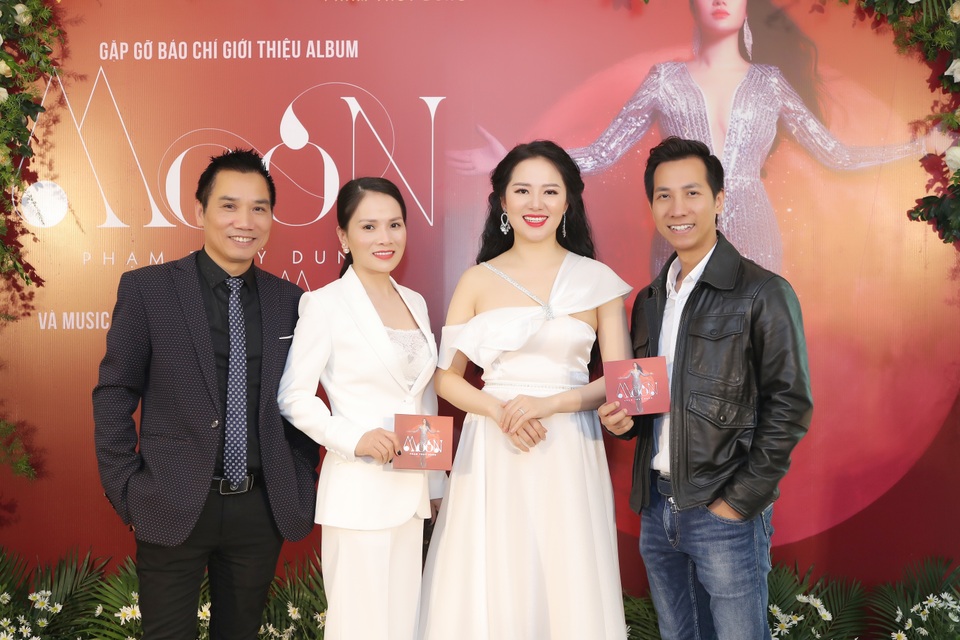Phạm Thùy Dung hát rock cùng Tùng Dương trong The phantom of opera - 3 Phạm Thùy Dung hát rock cùng Tùng Dương trong The phantom of opera - 3