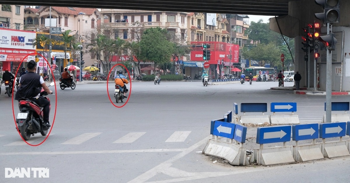 "Dừng là dừng, vượt là vượt, sao dừng xe lại bị...
