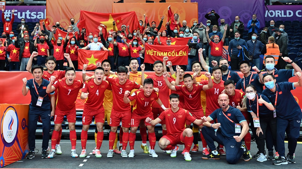 Futsal Việt Nam thi đấu kiên cường: Cố gắng hết sức, tại sao phải cúi đầu? - 3 Futsal Việt Nam thi đấu kiên cường: Cố gắng hết sức, tại sao phải cúi đầu? - 3