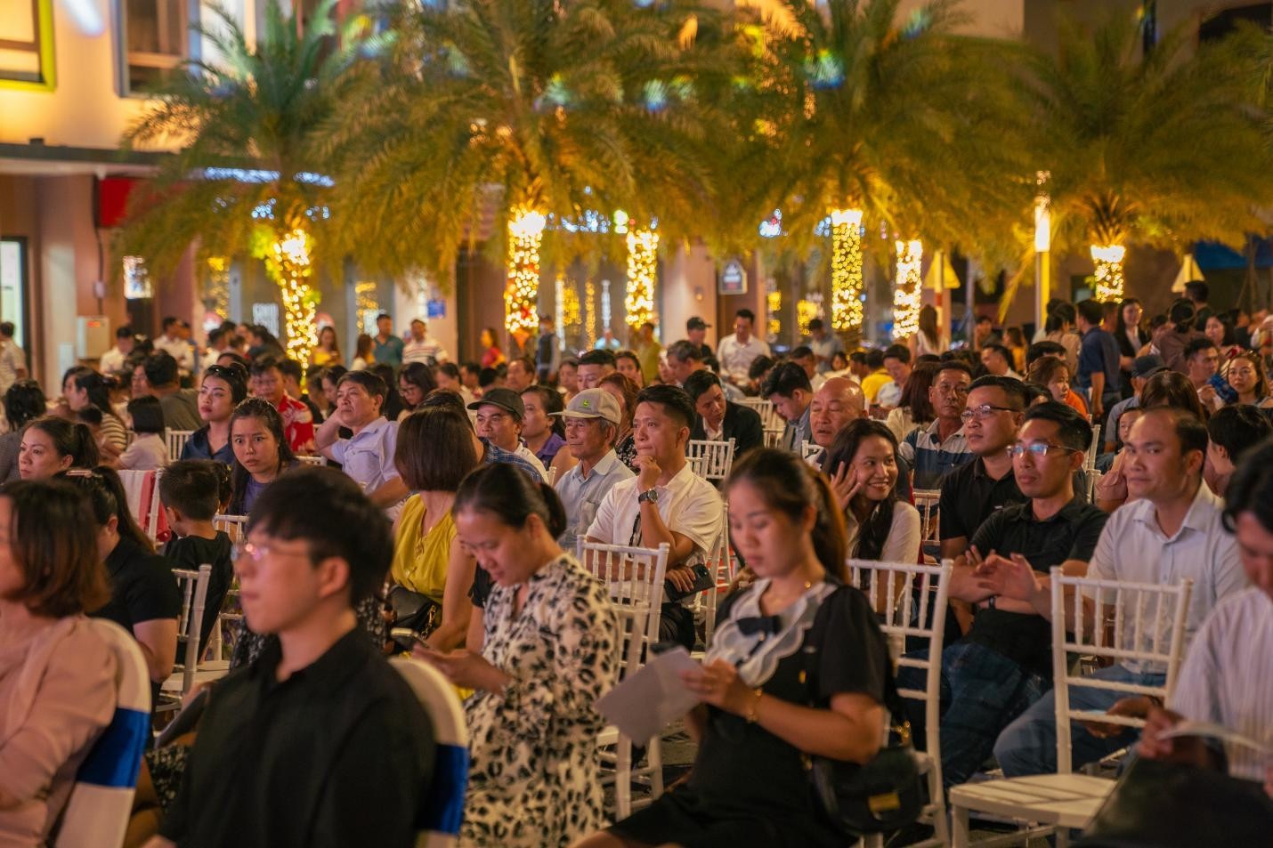 Khai trương show trình diễn nghệ thuật ánh sáng và kể chuyện tương tác đầu tiên - 1 Khai trương show trình diễn nghệ thuật ánh sáng và kể chuyện tương tác đầu tiên - 1