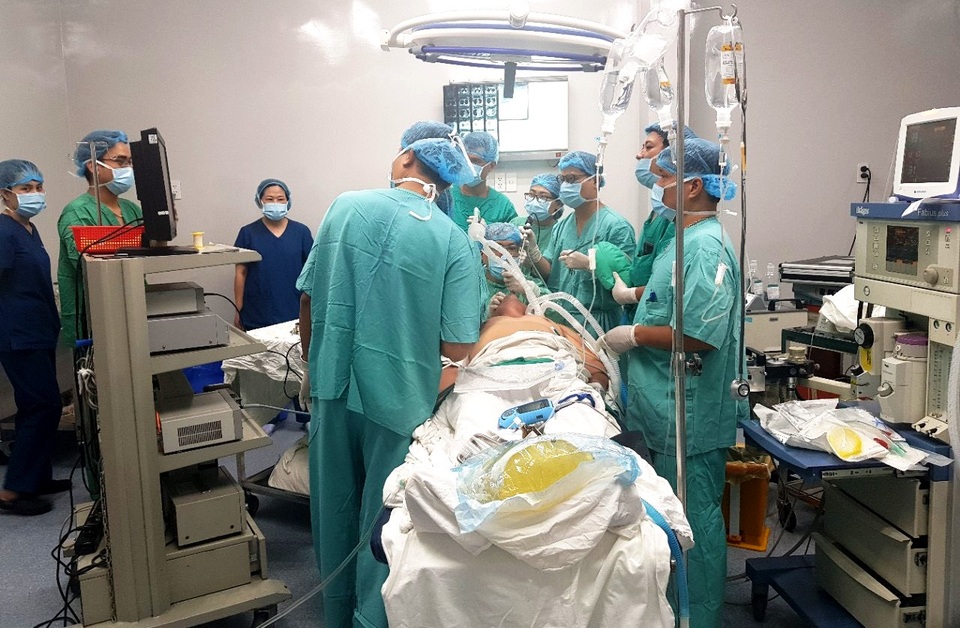 Dùng miệng gỡ cá từ lưới, ngư dân bị cá… chui tọt vào phổi - 1 Dùng miệng gỡ cá từ lưới, ngư dân bị cá… chui tọt vào phổi - 1