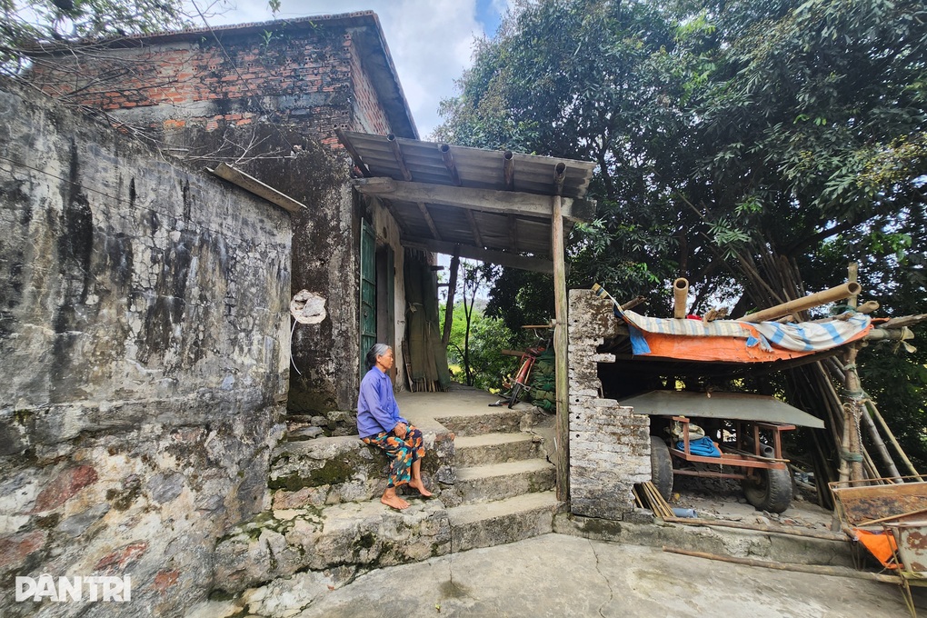 Chồng con mang án tử, cụ bà gần đất xa trời gồng gánh cả gia đình - 6 Chồng con mang án tử, cụ bà gần đất xa trời gồng gánh cả gia đình - 6