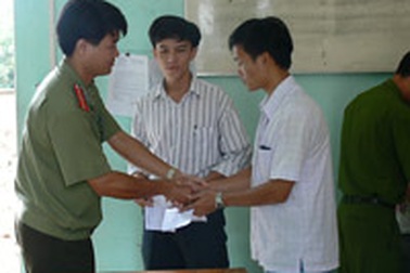 Lại chuyện tội phạm nhiễm HIV cắn công an