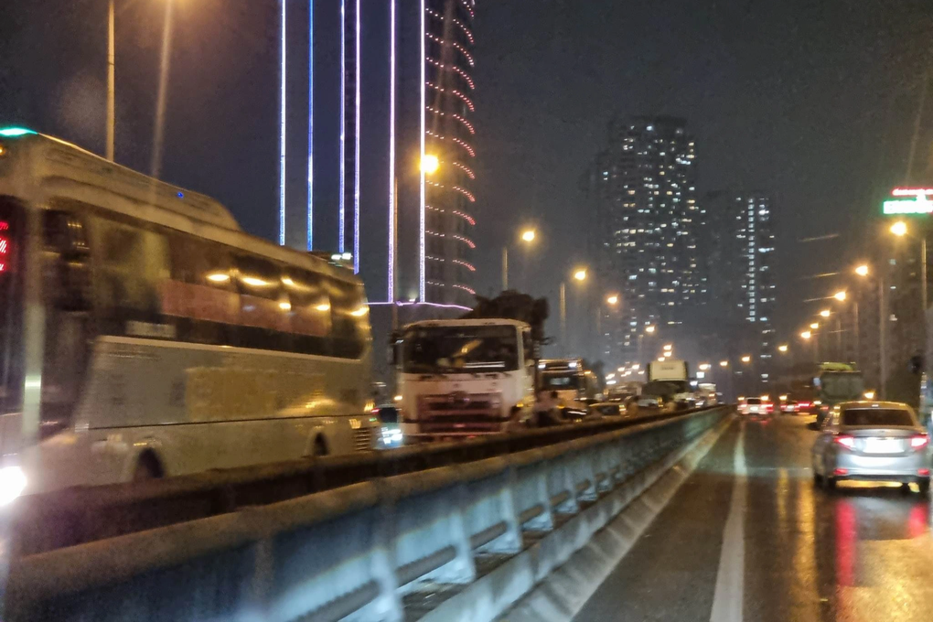 Vụ ô tô khách chắn ngang Vành đai 3: Lái xe tự gây tai nạn - 2 Vụ ô tô khách chắn ngang Vành đai 3: Lái xe tự gây tai nạn - 2