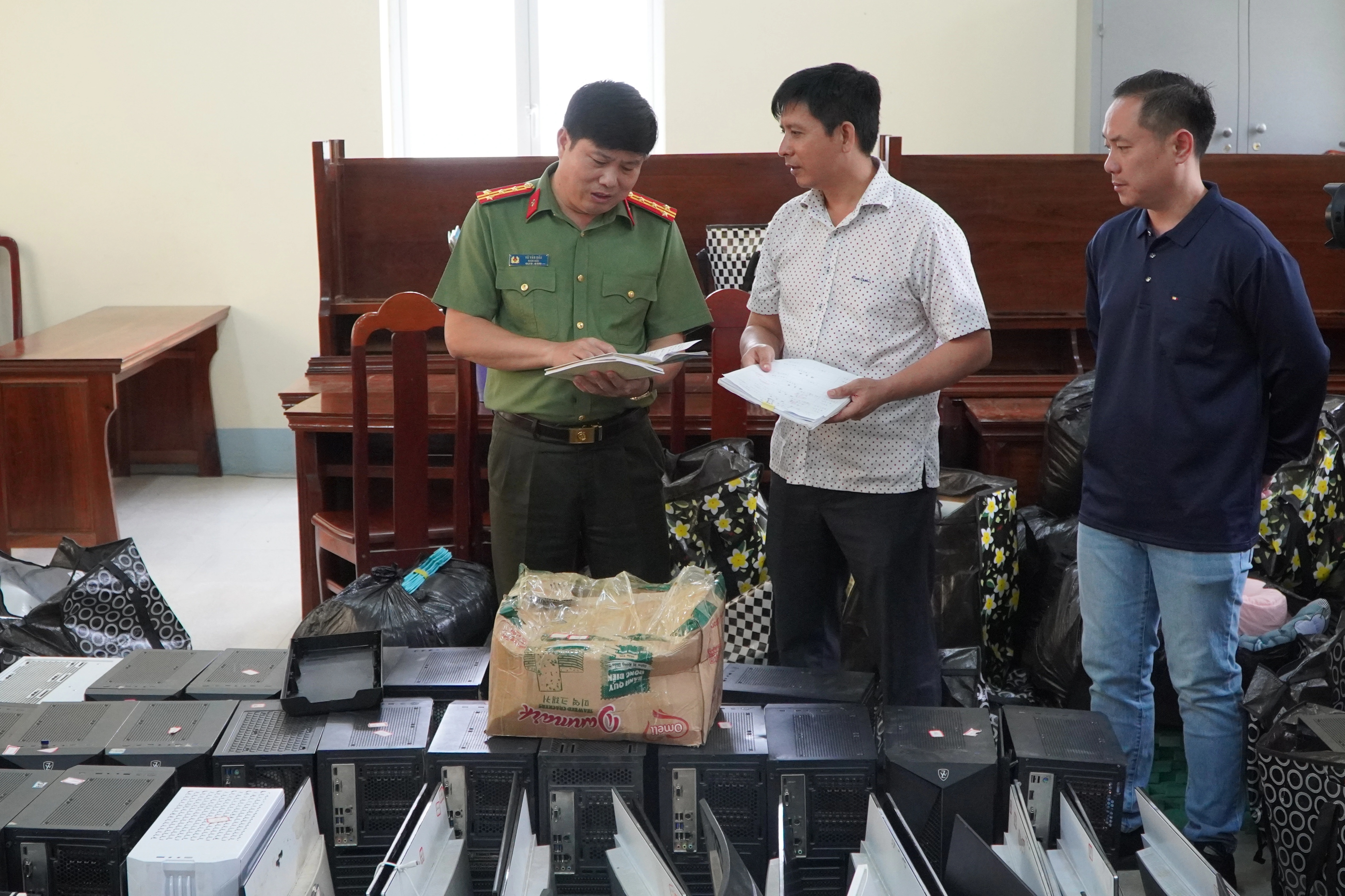 Hành trình nghẹt thở phá chuyên án sàn giao dịch vàng ảo ATFX - 4 Hành trình nghẹt thở phá chuyên án sàn giao dịch vàng ảo ATFX - 4