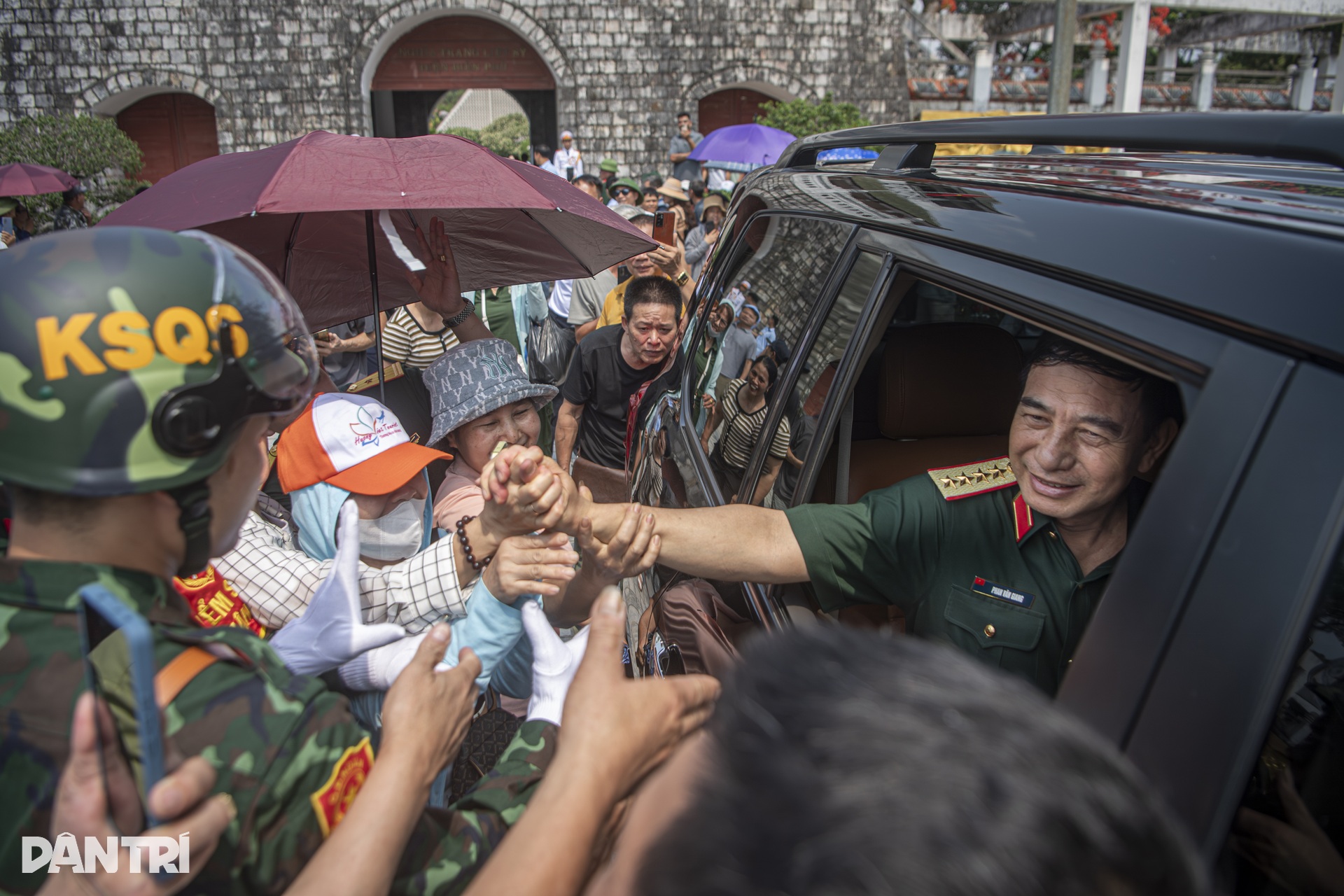 Bộ trưởng Quốc phòng Phan Văn Giang dâng hương tri ân liệt sỹ Điện Biên - 10 Bộ trưởng Quốc phòng Phan Văn Giang dâng hương tri ân liệt sỹ Điện Biên - 10