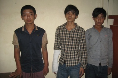 Mang mã tấu và súng đi thanh toán gặp ngay công an