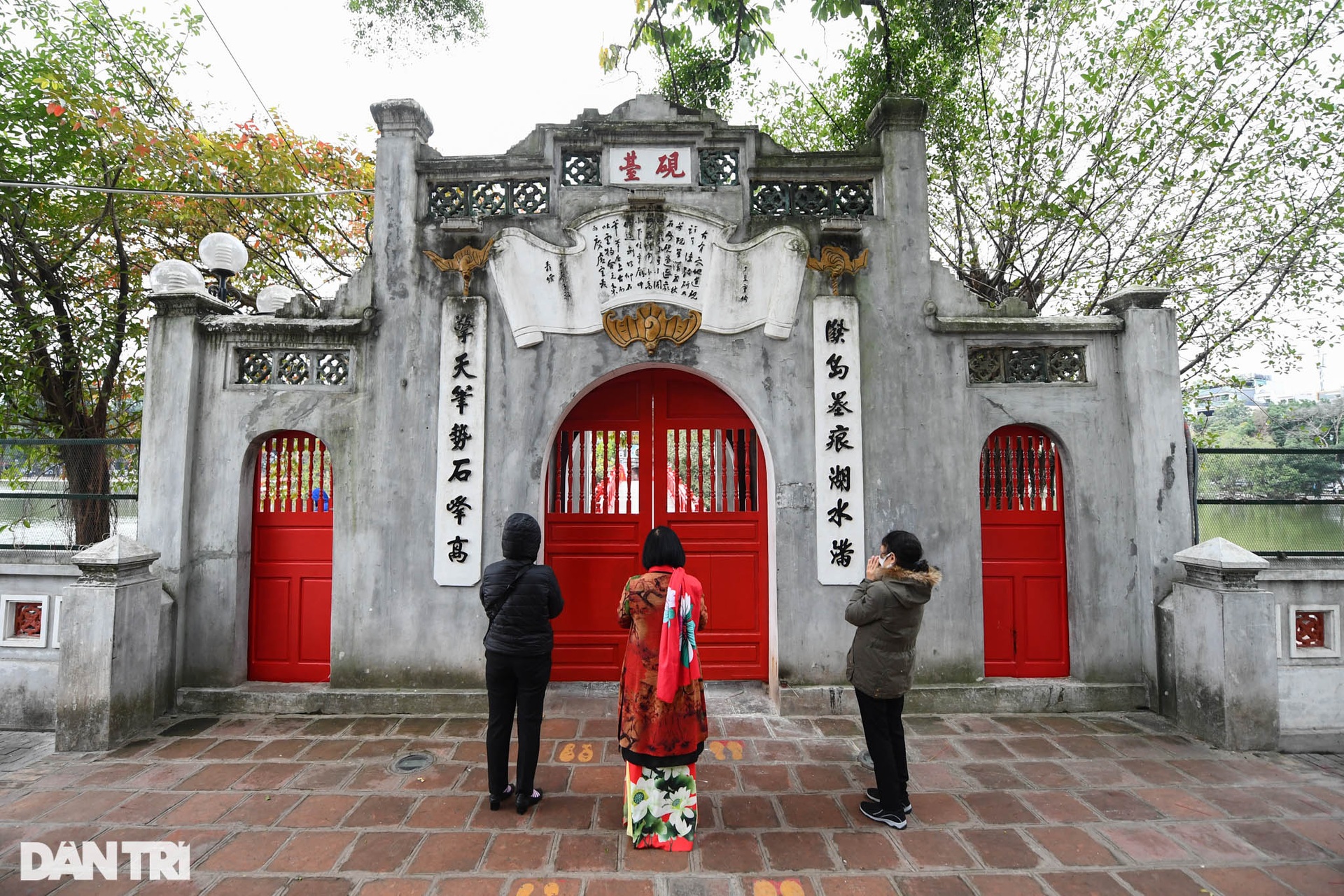 Hà Nội tĩnh mịch, vắng vẻ trong buổi sáng mùng 1 Tết - 17 Hà Nội tĩnh mịch, vắng vẻ trong buổi sáng mùng 1 Tết - 17