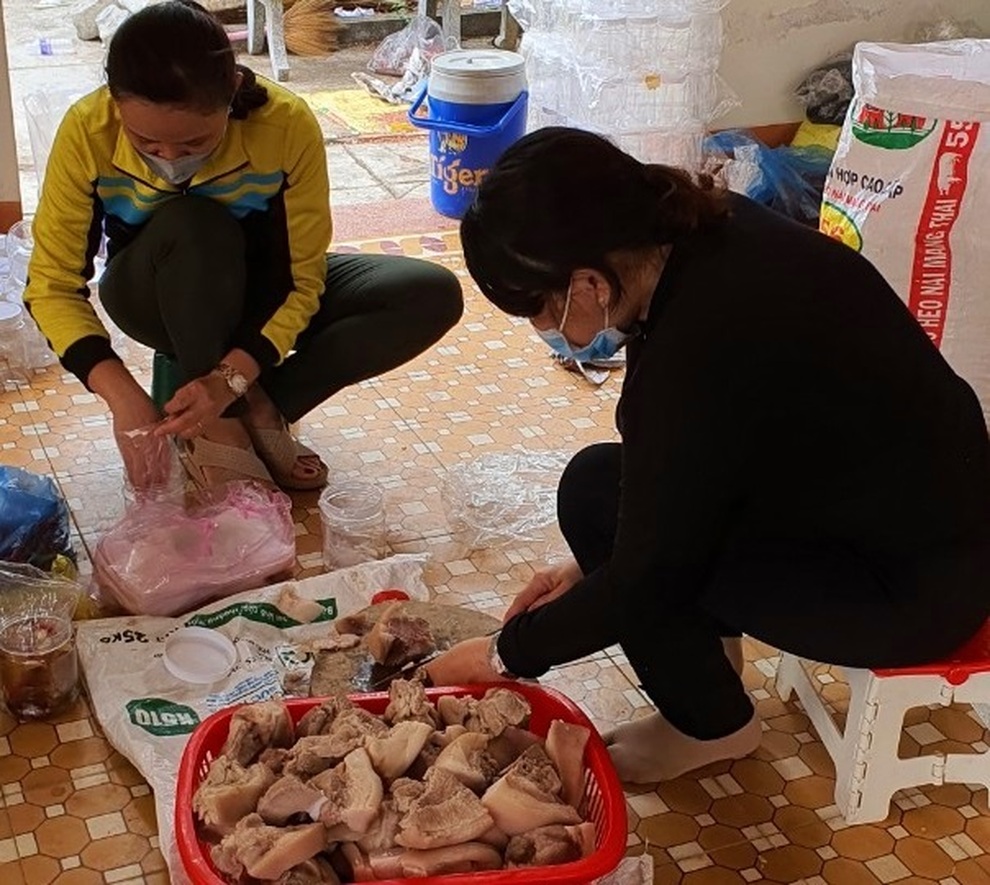 Bà con Bình Định gom từng bó rau, quả trứng… gửi vào TPHCM thân yêu - 6 Bà con Bình Định gom từng bó rau, quả trứng… gửi vào TPHCM thân yêu - 6