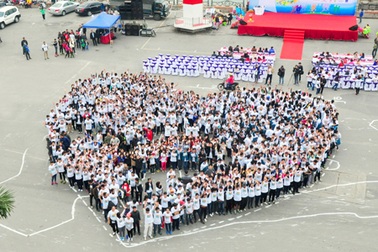 Rực rỡ Đường chạy sắc màu hạnh phúc tại Hạ Long