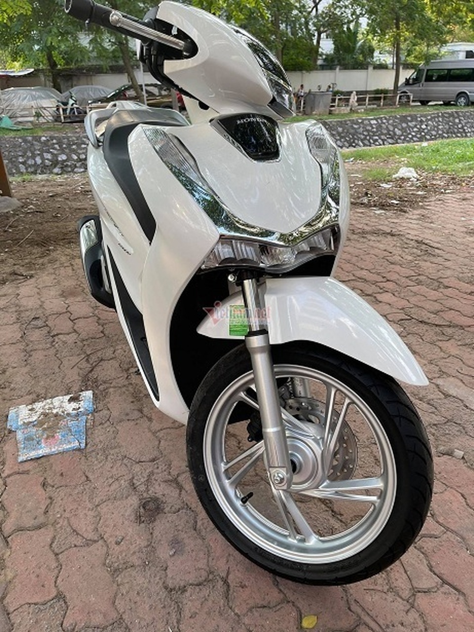 Xe ga SH 2020 biển VIP độc nhất rao giá 600 triệu đồng gây sốt - 2 Xe ga SH 2020 biển VIP độc nhất rao giá 600 triệu đồng gây sốt - 2