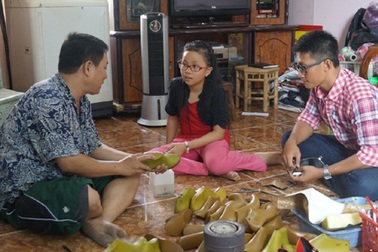 Thành viên nhóm MTV thử… đóng giày