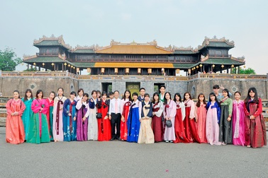 Hấp dẫn cuộc thi viết tiếng Hàn toàn quốc 2017 tại Văn phòng Hàn ngữ Sejong Huế