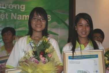 2 nữ sinh trở thành Đại sứ môi trường 2008