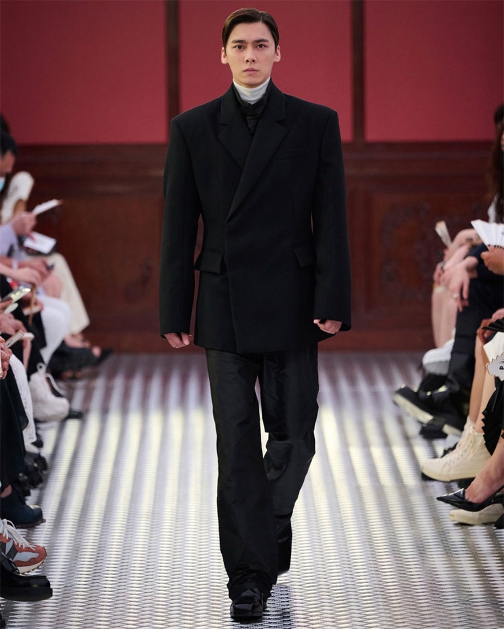 Kim Soo Hyun và dàn đại sứ thương hiệu Prada dính bê bối chấn động châu Á - 9 Kim Soo Hyun và dàn đại sứ thương hiệu Prada dính bê bối chấn động châu Á - 9