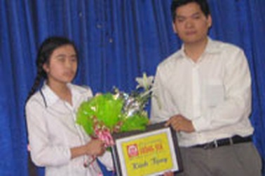 “Thế Giới Học Đường” tặng laptop tại Bắc Ninh