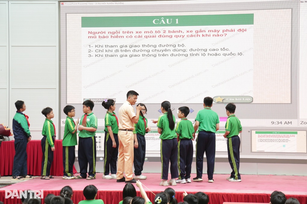 Hà Nội triển khai 10 mô hình Cổng trường học an toàn giao thông - 3 Hà Nội triển khai 10 mô hình Cổng trường học an toàn giao thông - 3