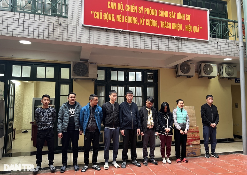 Công an Hà Nội triệt phá đường dây cá độ 600 tỷ đồng - 1 Công an Hà Nội triệt phá đường dây cá độ 600 tỷ đồng - 1