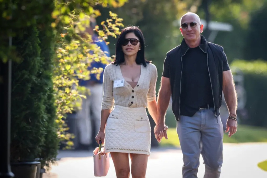 Chuyện tình 6 năm ngọt ngào của tỷ phú Jeff Bezos và hôn thê nóng bỏng - 5 Chuyện tình 6 năm ngọt ngào của tỷ phú Jeff Bezos và hôn thê nóng bỏng - 5