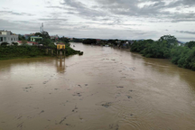 Sạt lở nghiêm trọng do lũ, Thanh Hóa công bố tình huống khẩn cấp