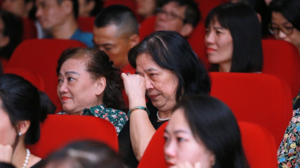Tùng Dương: Tôi và mẹ đều là người cá tính nên khắc khẩu - 6 Tùng Dương: Tôi và mẹ đều là người cá tính nên khắc khẩu - 6