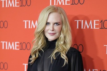 Ở tuổi 51, Nicole Kidman vẫn sở hữu làn da căng mịn