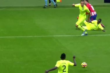 Diego Costa tiếp tục “nổ súng” và... nhận thẻ đỏ