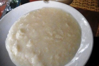 “Tá hỏa” khi suýt uống sữa đậu nành vón cục, bốc mùi chua