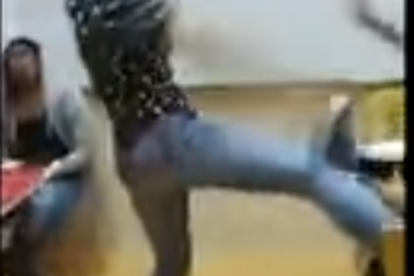 Nữ sinh Sư phạm kéo 7 nam sinh “dằn mặt” bạn nữ như phim chưởng