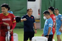 HLV Park Hang Seo "tung hỏa mù" trước trận gặp Trung Quốc