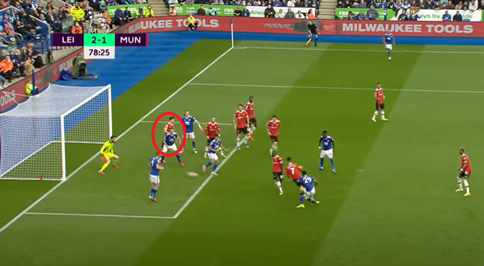 Harry Maguire tấu hài, khiến Man Utd ôm hận trong cả 4 bàn thua - 3 Harry Maguire tấu hài, khiến Man Utd ôm hận trong cả 4 bàn thua - 3