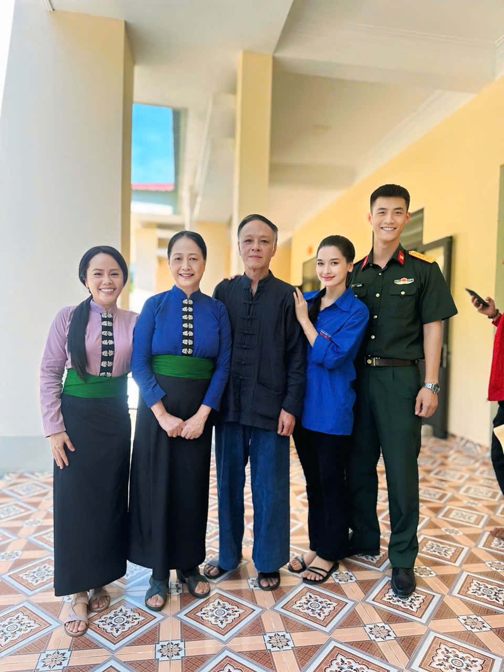 Yến My của Không thời gian thấy may mắn khi đóng cùng NSND Trung Anh - 5 Yến My của Không thời gian thấy may mắn khi đóng cùng NSND Trung Anh - 5