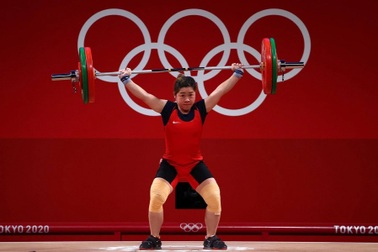Vì sao trọng tài hủy kết quả nâng tạ của Hoàng Thị Duyên?