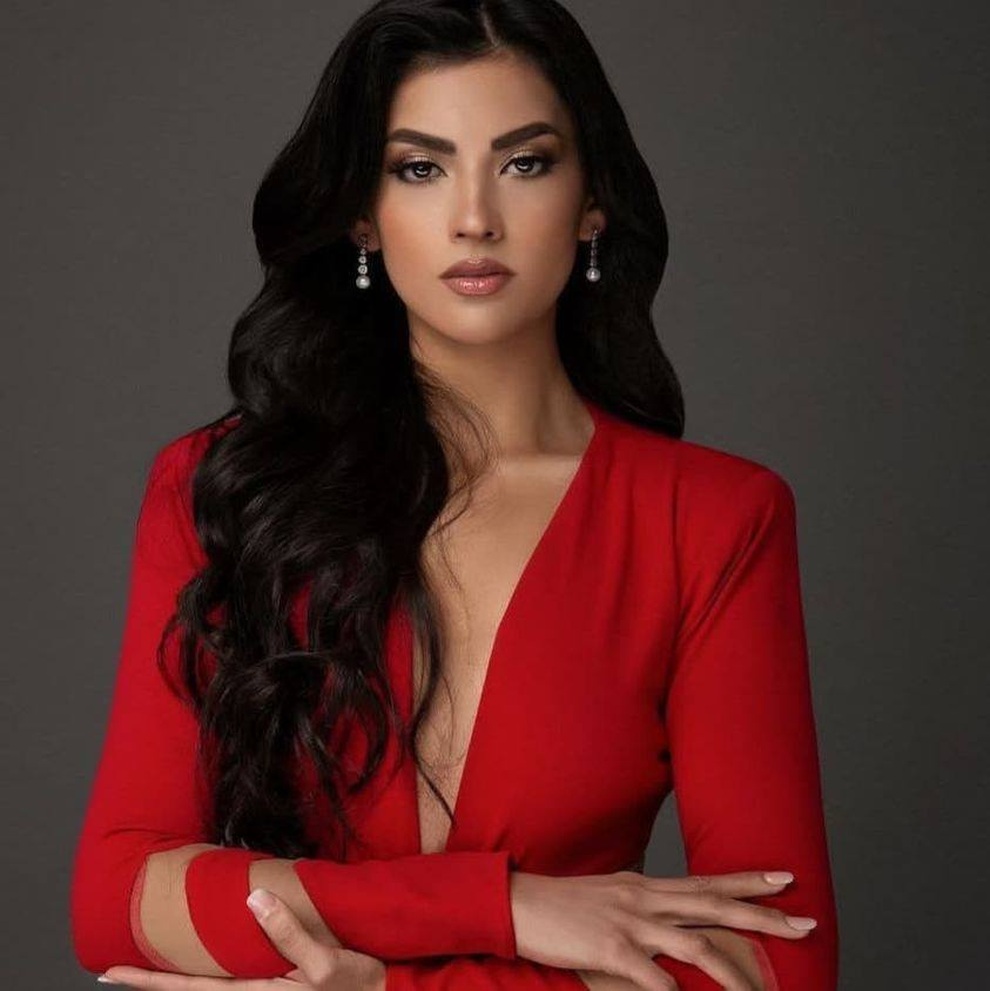 Hết thi Hoa hậu Thế giới, Trái đất, người đẹp Chile lại thi Hoa hậu Hoàn vũ - 3