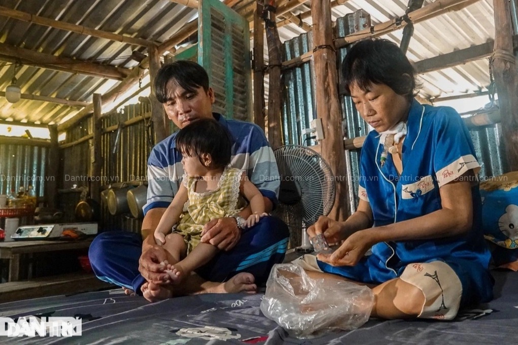 Chồng nuôi vợ suy thận, con thơ nheo nhóc được giúp hơn 109 triệu đồng - 2 Chồng nuôi vợ suy thận, con thơ nheo nhóc được giúp hơn 109 triệu đồng - 2