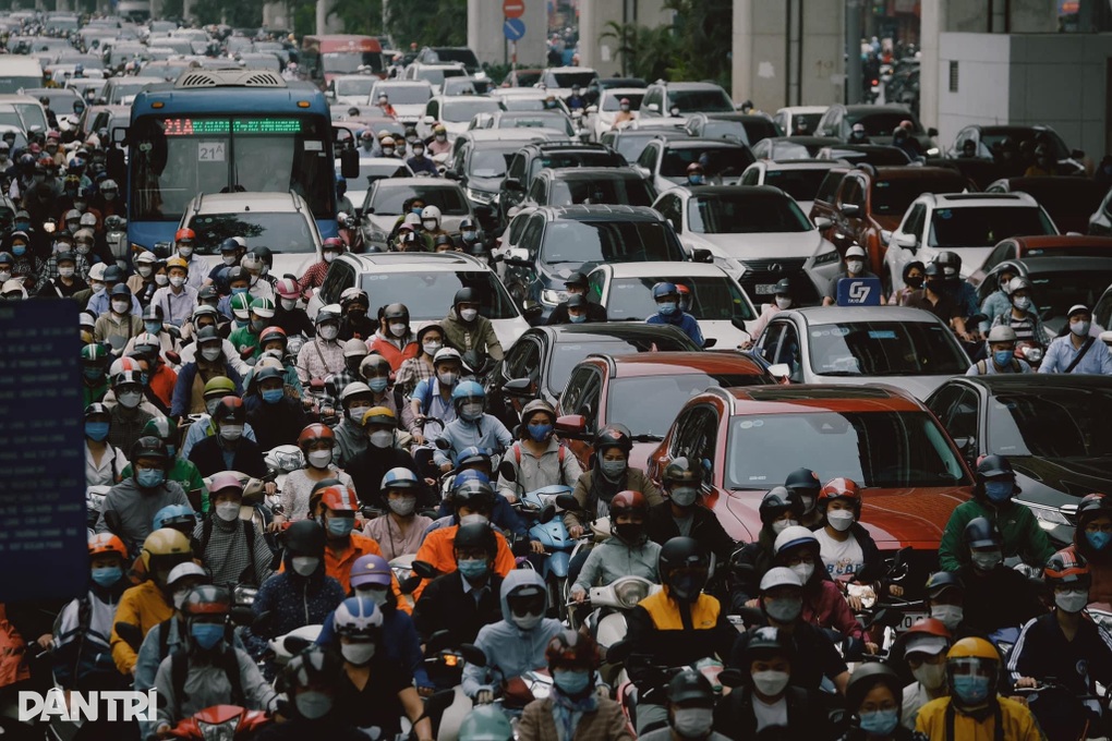 Không ngại xe điện, cư dân lo chung cư không cho sạc xe qua đêm - 2