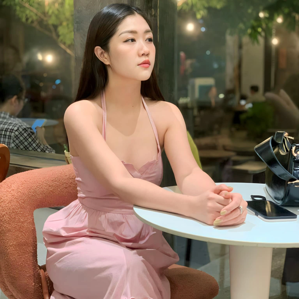 Cuộc sống sang chảnh của nữ tiếp viên trưởng từng gây sốt trên mạng - 5